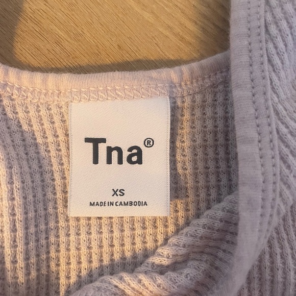 ARITZIA TANK TOP - Picture 2 of 2